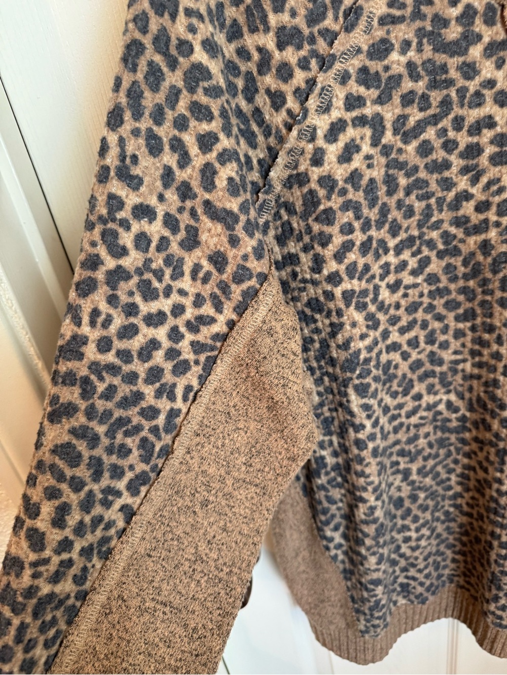 Torrid Brushed Waffle Knit Leopard
Raglan Sweatshirt, Size 2X, EUC - Picture 6 of 14
